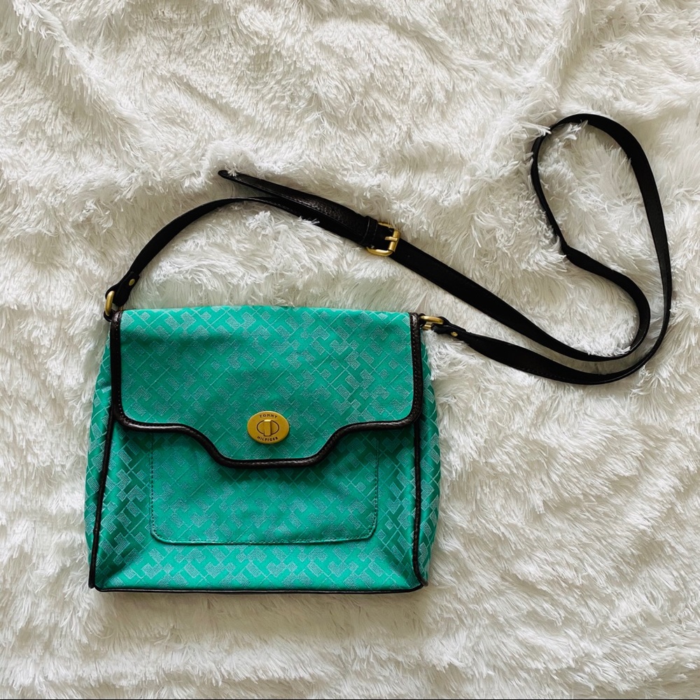 💚New💚 Tommy Hilfiger Crossbody purse